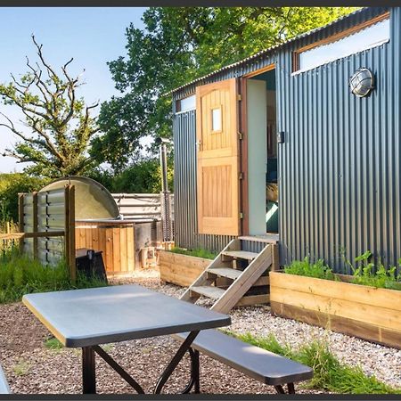 Shepherds Hut With Scandinavian Hot Tub And Hydromassager Sway Luaran gambar