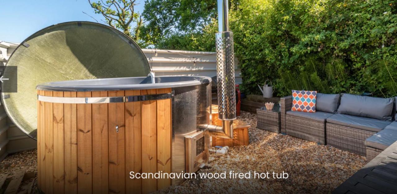 Shepherds Hut With Scandinavian Hot Tub And Hydromassager Sway Luaran gambar